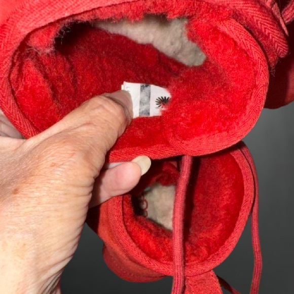 Ugg men’s red Neumel boots; sz 9 - Picture 7 of 7